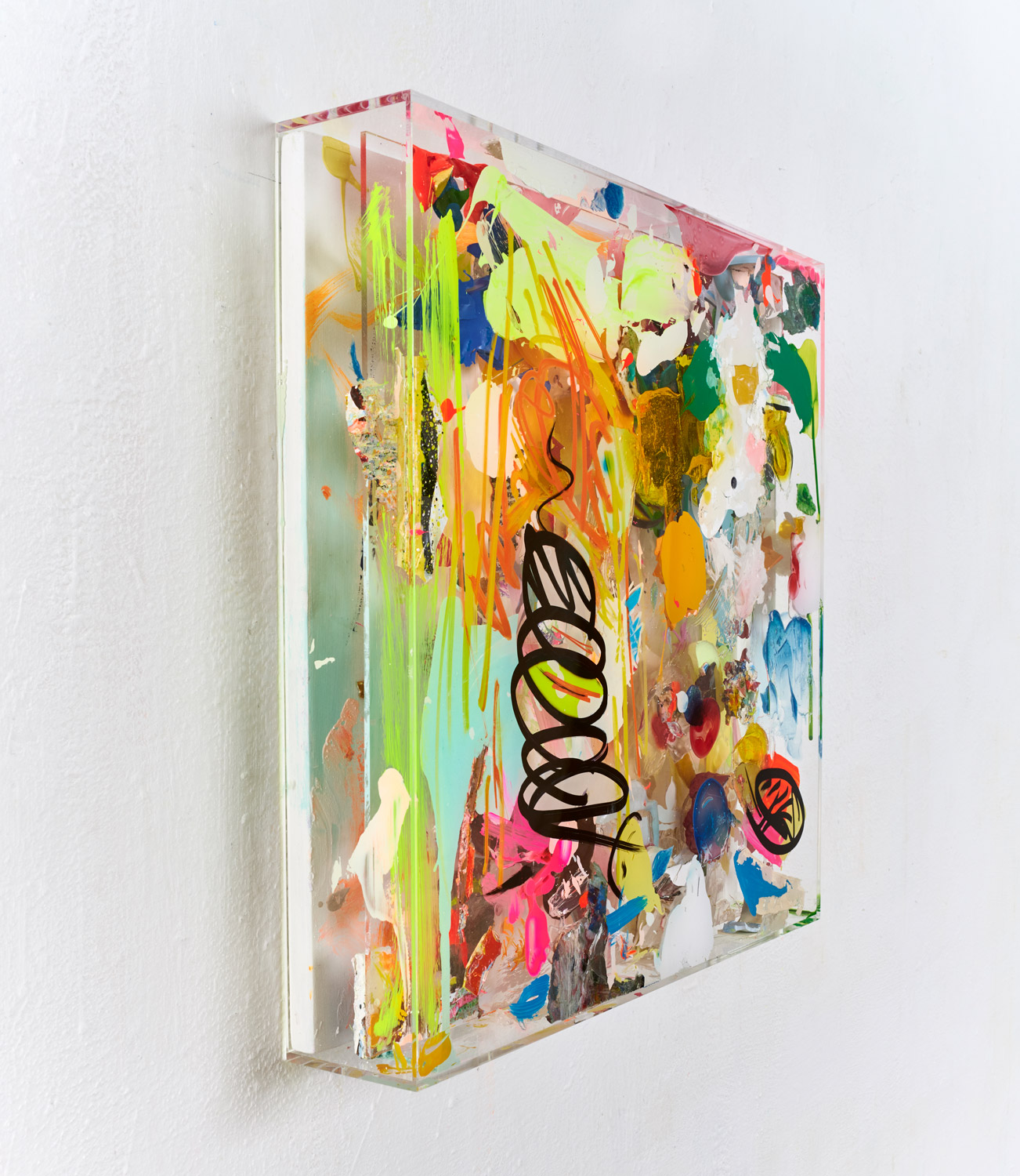 Closed Plexi, 2019, 40 x 40 cm, mixed media in acrylic box